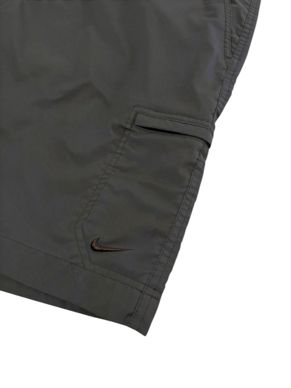 Nike Black Men's Golf Shorts with zippered cargo pockets - size 40 - Picture 4 of 10